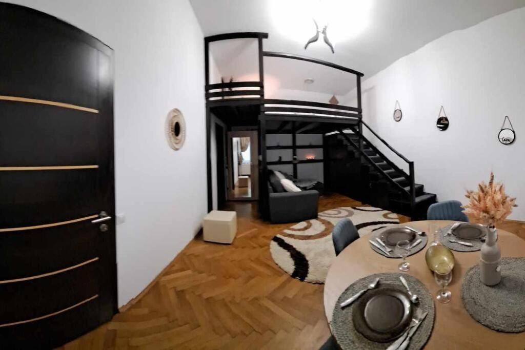 Sofia'S Home Comfy Studio In The Old Town Braşov Exterior foto
